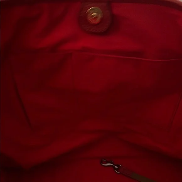 Elegant Red Leather Tote Bag - Picture 10 of 10